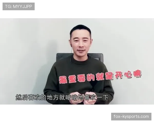 高磊穿着两万球鞋去菜市场称菜，我笑不出来